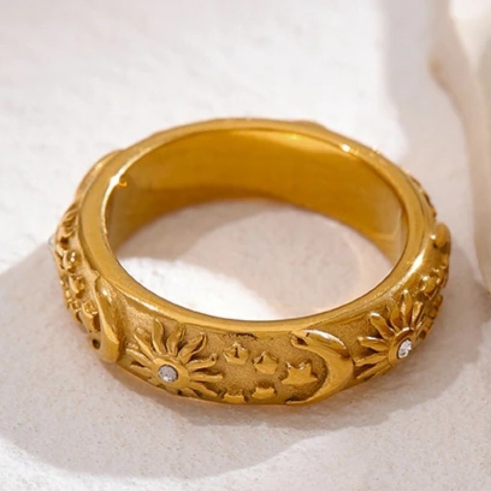 NEW 18K Gold Plated Textured Moon Star Ring